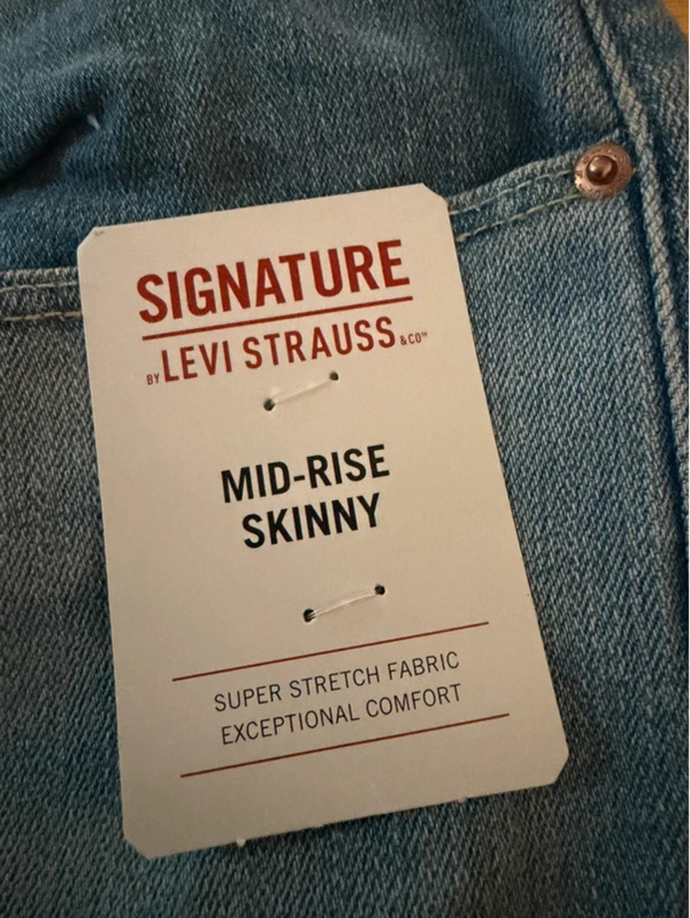 Signature by Levi Strauss Women’s Mid-Rise Skinny Jeans Size 6M W28 L30